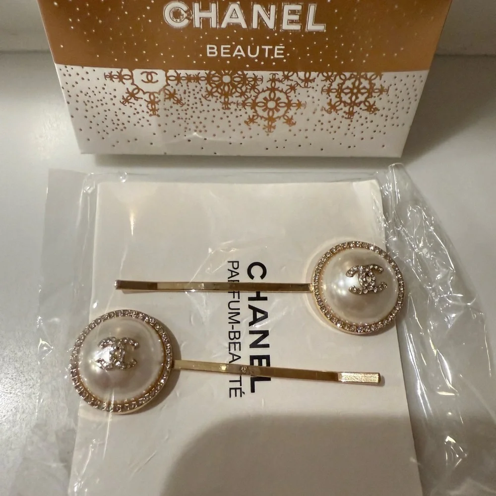 New CHANEL Gold and White Pearl Hair Pins - Picture 3 of 11